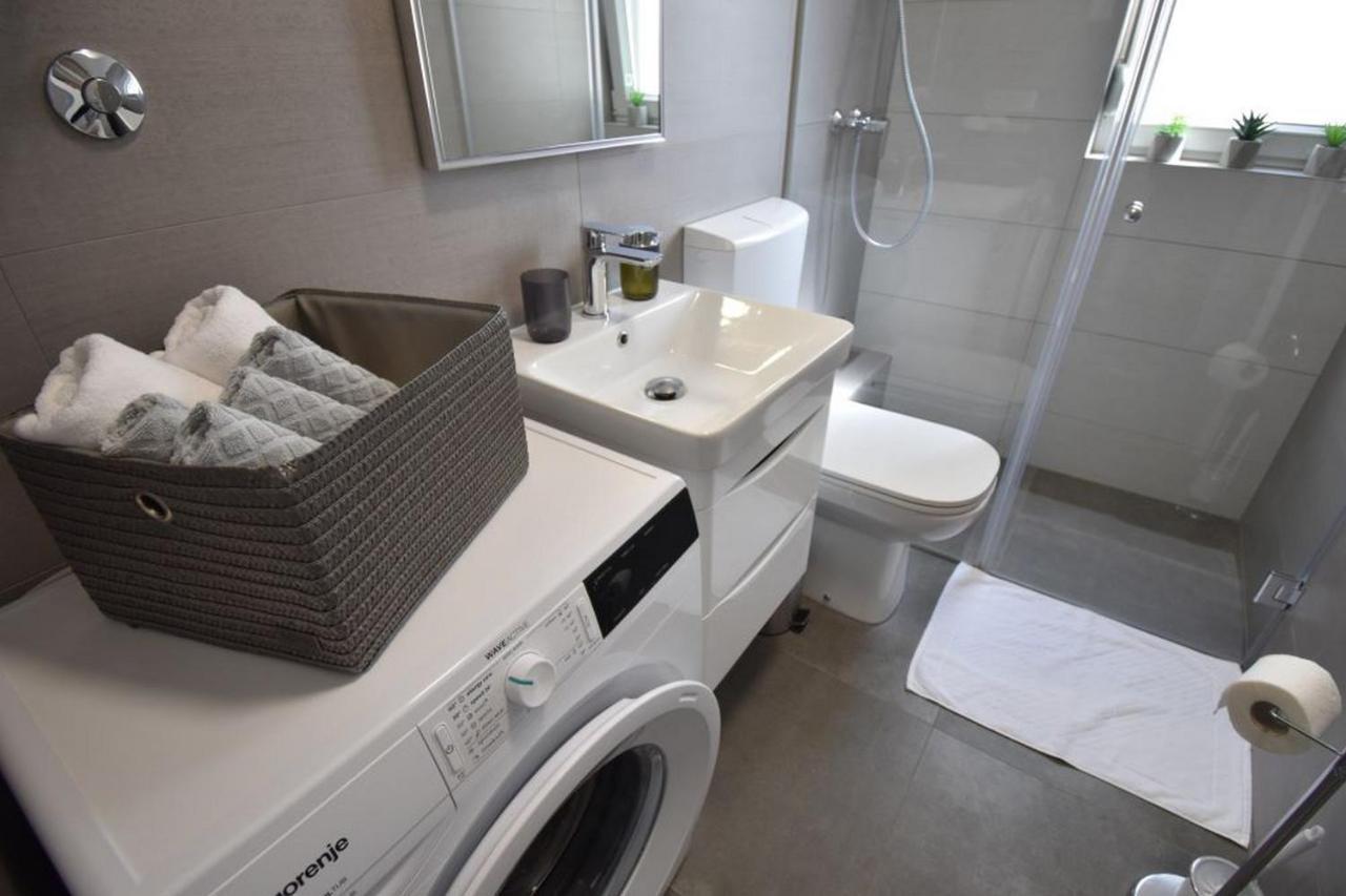 Apartment Johnny With Private Parking Zadar Ngoại thất bức ảnh